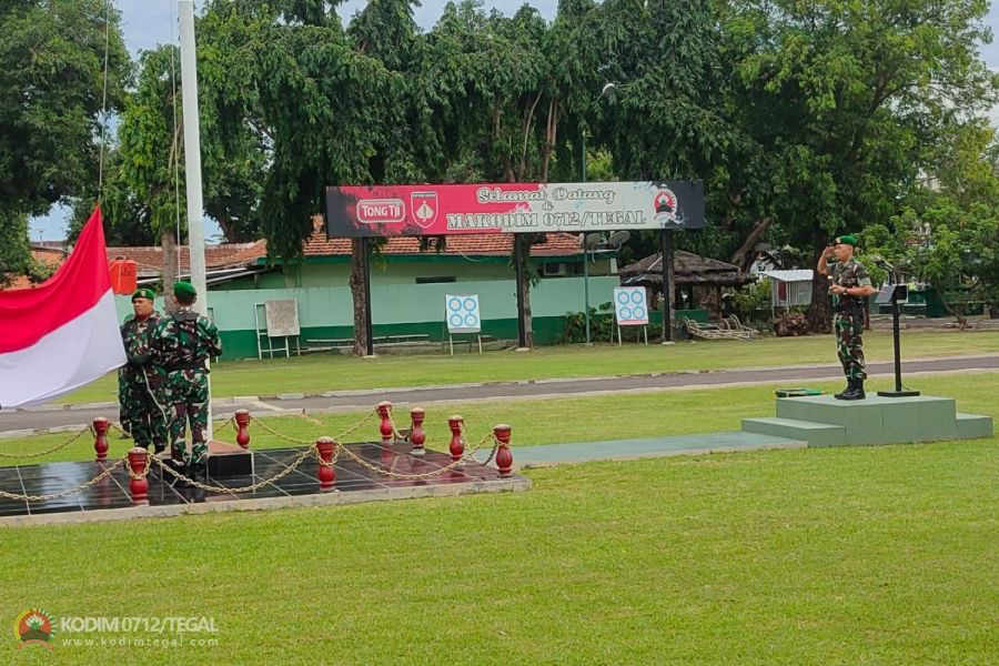 Dandim Tegal Pimpin Upacara Bendera Awal Bulan Desember