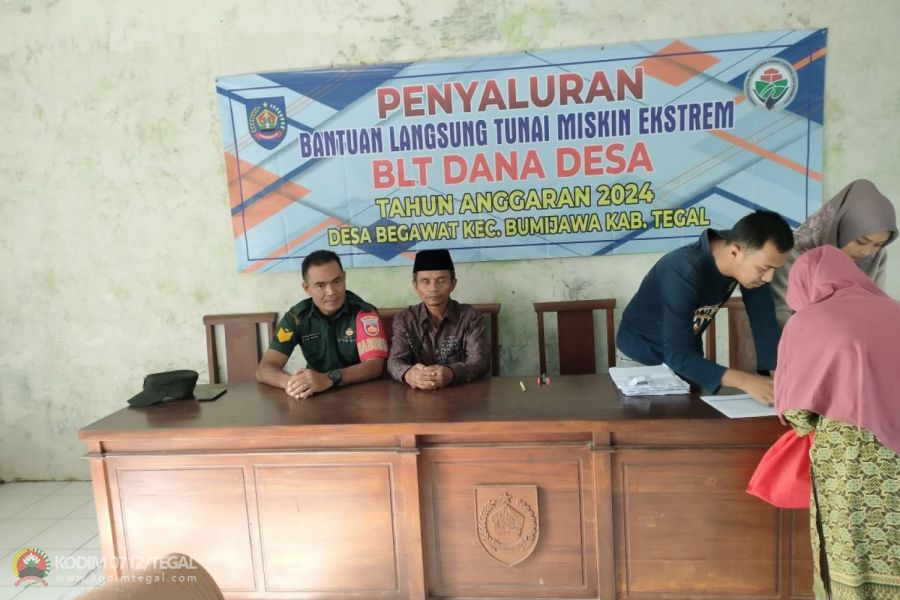 Babinsa Koramil Bumijawa Damping Pembagian BLT � DD