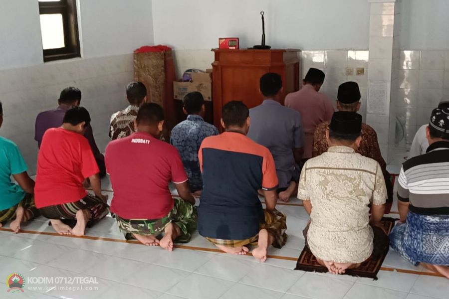 Di Tengah Padatnya Aktivitas, Satgas Tmmd Tidak Lupakan Ibadah