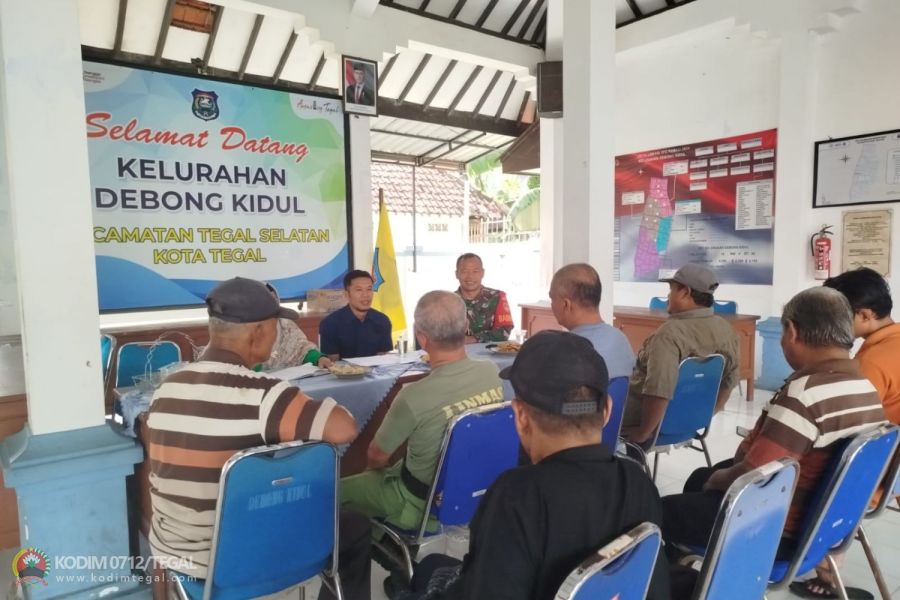 Jalin Kedekatan, Babinsa Koramil Tegal Selatan Hadiri Pertemuan RT