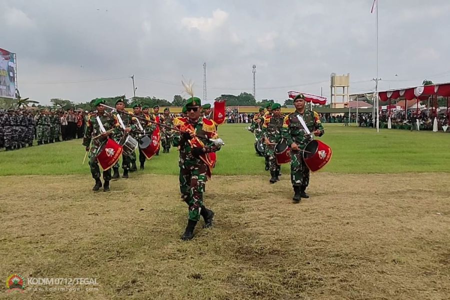 Drum Band Canka Baladewek Ikut Serta Meriahkan Pembukaan TMMD ke-123 Kodim 0712 Tegal