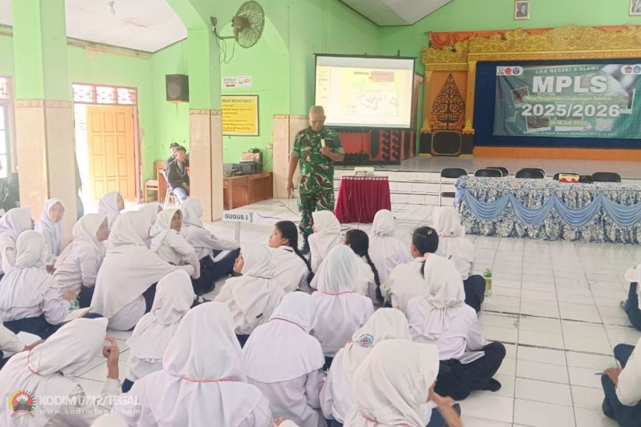 Danramil 14 Slawi Berikan Materi Wawasan Kebangsaan kepada Siswa Baru SMAN 3 Slawi