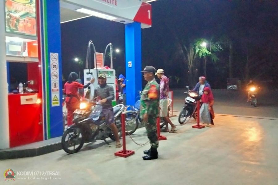 Tingkatkan Keamanan Wilayah, Babinsa Koramil Balapulang Melaksanakan Patroli dan Pemantauan BBM