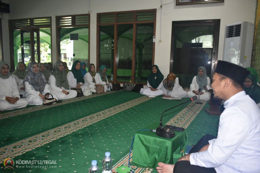 Tingkatkan Keimanan dan Takwa, Persit Kodim Tegal Gelar Pengajian