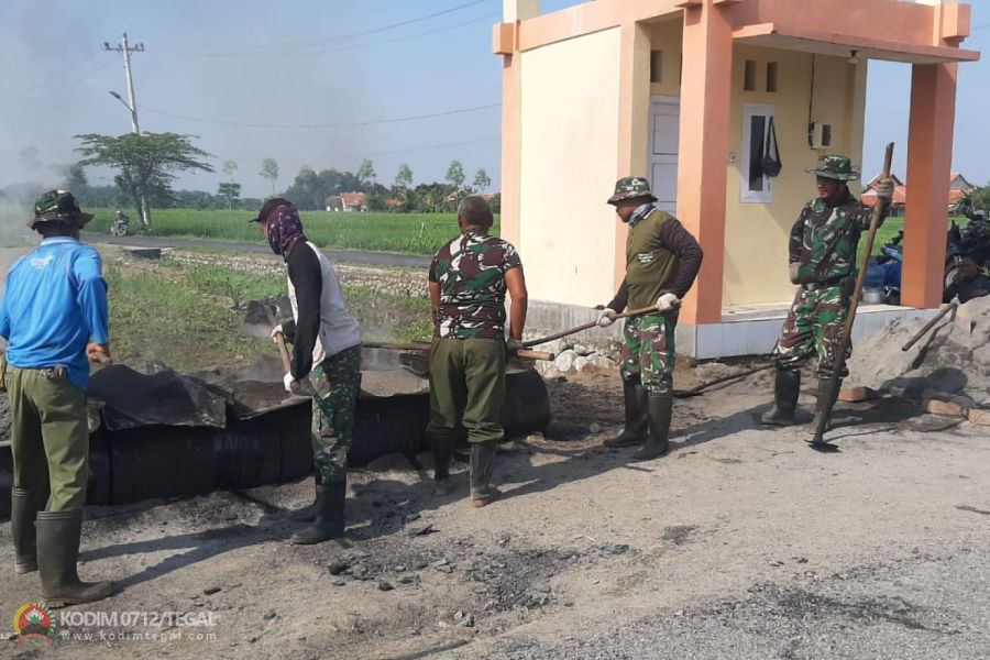 Puasa, Tak Kendorkan Semangat Goreng Aspal