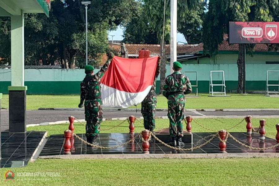 Pabung Kodim Tegal Pimpin Upacara Awal Bulan Januari 2025