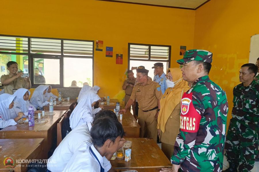 Dandim Tegal Tinjau Langsung Launching Program Makan Bergizi Gratis Di Sekolah