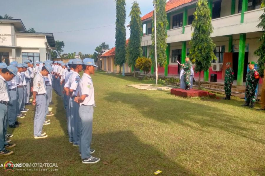 Jadi Irup Upacara Bendera Di Sekolah, Danramil  Balapulang Menghimbau Kepada Para Siswa-siswi SMK